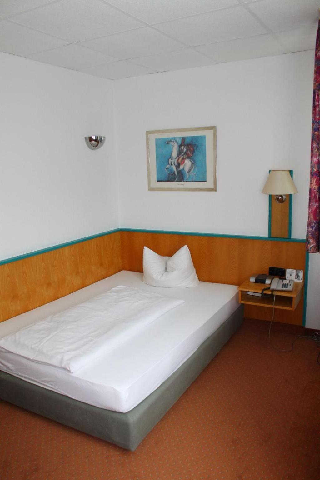 Hotel Alpha Nürnberg Rum bild